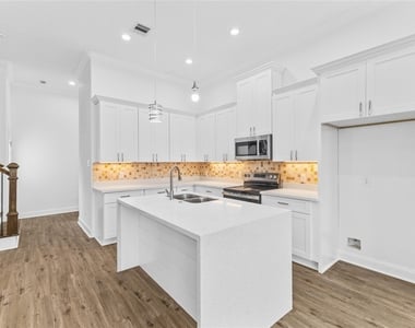 7805 Farnsworth Street - Photo Thumbnail 11