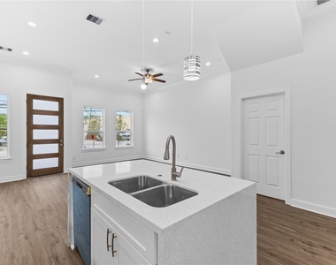7805 Farnsworth Street - Photo Thumbnail 4