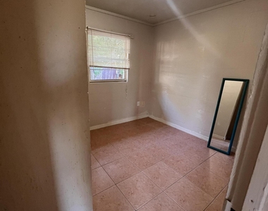808 Johnson Street - Photo Thumbnail 6