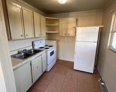 808 Johnson Street - Photo Thumbnail 4