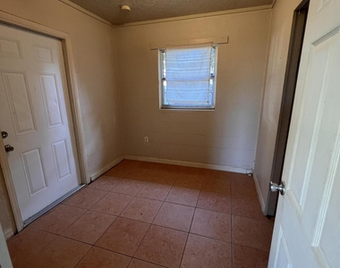 808 Johnson Street - Photo Thumbnail 5