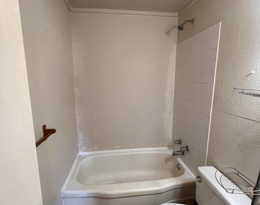 808 Johnson Street - Photo Thumbnail 7
