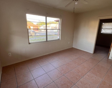 808 Johnson Street - Photo Thumbnail 2