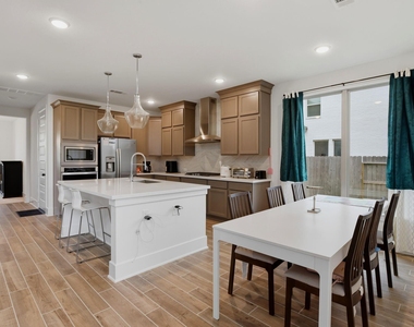 6518 Poplar Meadow Lane - Photo Thumbnail 13