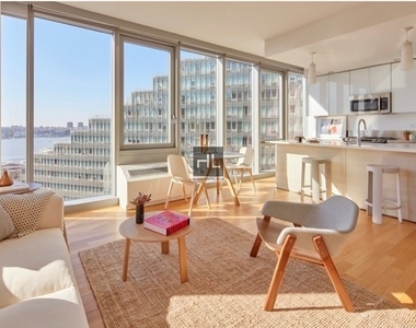 West 54th Street - Photo Thumbnail 4