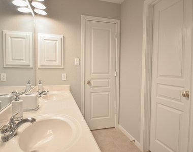 7 E Shale Creek Circle - Photo Thumbnail 15