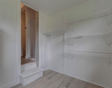 1302 Ross Street - Photo Thumbnail 8