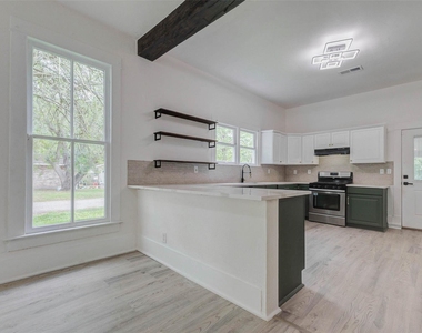 1302 Ross Street - Photo Thumbnail 6