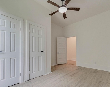 1302 Ross Street - Photo Thumbnail 11