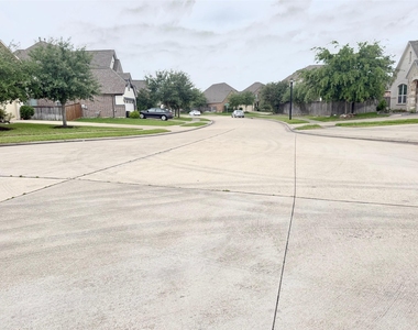 11075 Walts Run Lane - Photo Thumbnail 5