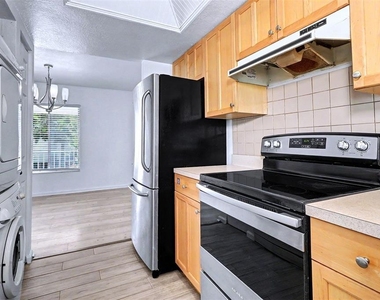 592 100th Avenue N - Photo Thumbnail 6