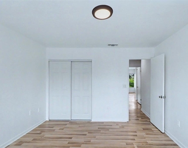 592 100th Avenue N - Photo Thumbnail 17
