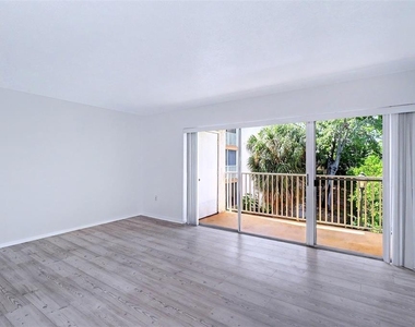 592 100th Avenue N - Photo Thumbnail 7