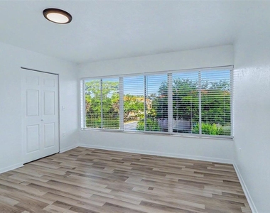 592 100th Avenue N - Photo Thumbnail 16