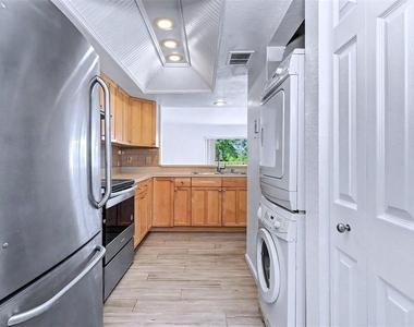 592 100th Avenue N - Photo Thumbnail 4