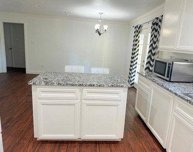 304 Jill Street - Photo Thumbnail 8