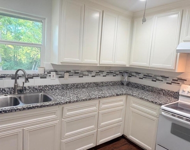 304 Jill Street - Photo Thumbnail 6