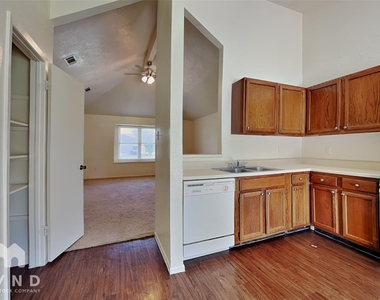 10002 Green Valley Lane - Photo Thumbnail 5