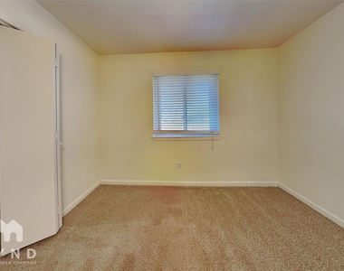 10002 Green Valley Lane - Photo Thumbnail 11