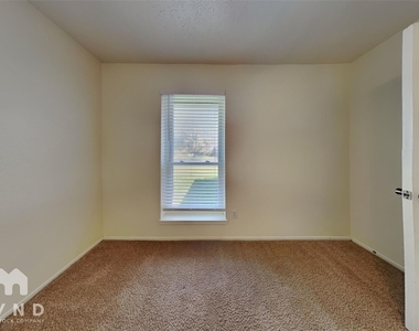 10002 Green Valley Lane - Photo Thumbnail 12