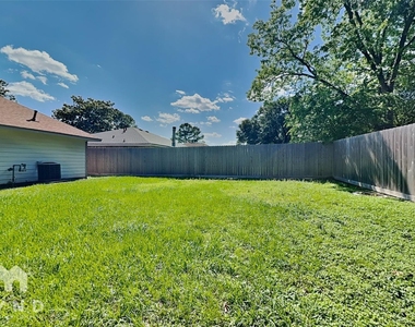 10002 Green Valley Lane - Photo Thumbnail 17
