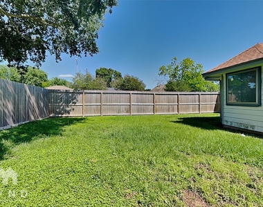 10002 Green Valley Lane - Photo Thumbnail 16