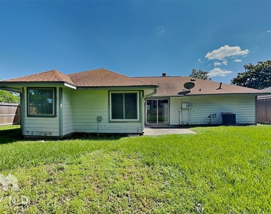 10002 Green Valley Lane - Photo Thumbnail 15
