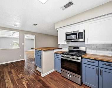 3602 W Sweet Gum Drive - Photo Thumbnail 10