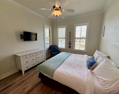 13941 Clubhouse Dr - Photo Thumbnail 2