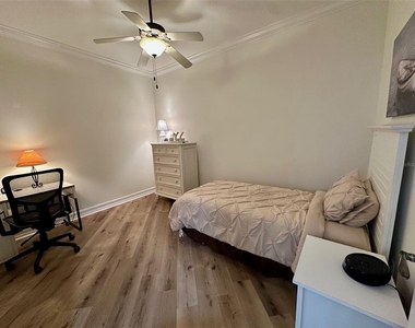 13941 Clubhouse Dr - Photo Thumbnail 5