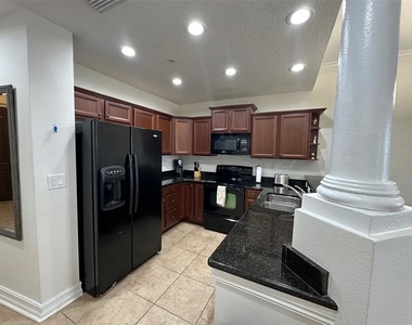 13941 Clubhouse Dr - Photo Thumbnail 4