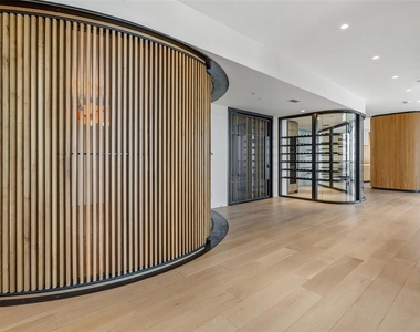 1209 E Cumberland Avenue - Photo Thumbnail 8