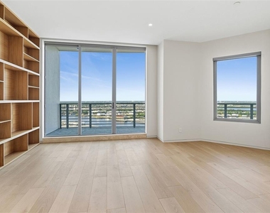 1209 E Cumberland Avenue - Photo Thumbnail 5