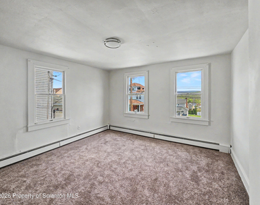 949 Carmalt Street - Photo Thumbnail 7