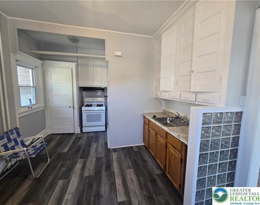 201 N 15th Street - Photo Thumbnail 3