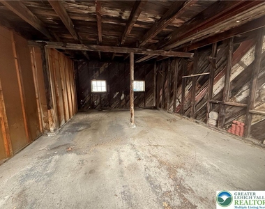170 Whitfield Street - Photo Thumbnail 3