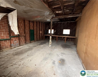 170 Whitfield Street - Photo Thumbnail 4