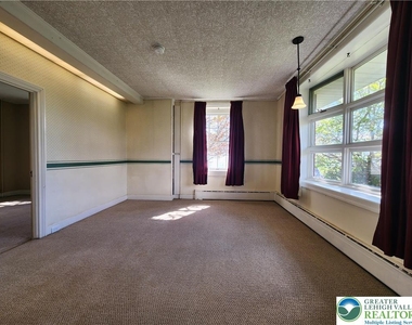 4939 Indian Creek Road - Photo Thumbnail 6