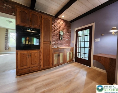 4939 Indian Creek Road - Photo Thumbnail 3