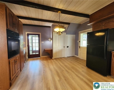 4939 Indian Creek Road - Photo Thumbnail 4