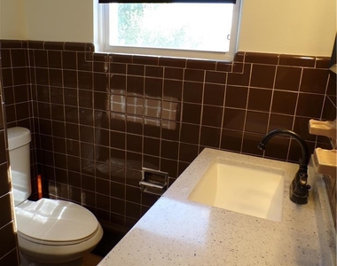 2440 W Livingston Street - Photo Thumbnail 30