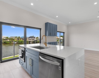 777 Gran Kaymen Way - Photo Thumbnail 7