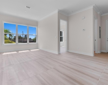 777 Gran Kaymen Way - Photo Thumbnail 4