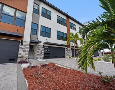 777 Gran Kaymen Way - Photo Thumbnail 1
