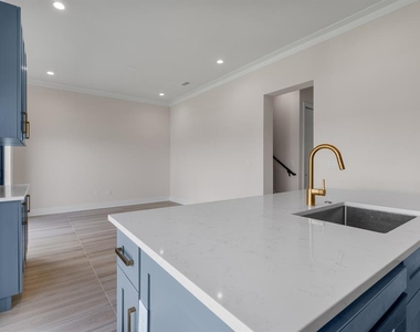 777 Gran Kaymen Way - Photo Thumbnail 10