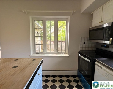 9751 Newtown Road - Photo Thumbnail 6