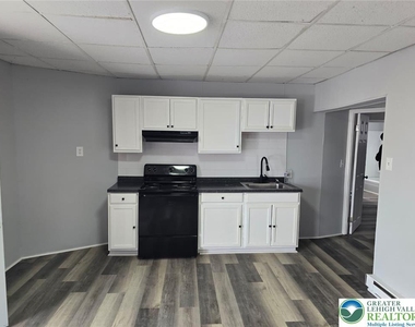 149 Ridge Street - Photo Thumbnail 5