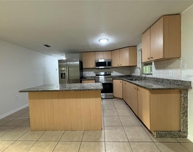 10601 N 52nd Street - Photo Thumbnail 2