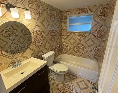 10601 N 52nd Street - Photo Thumbnail 3