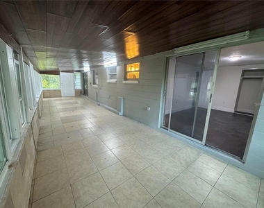 10601 N 52nd Street - Photo Thumbnail 7